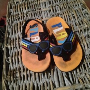 Young toddler flip-flops sunshades orange